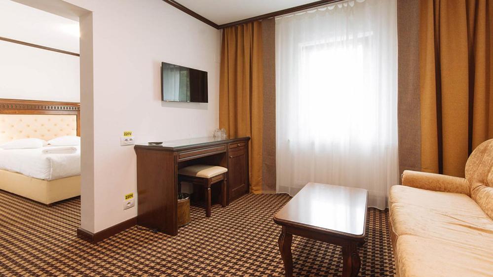 Hotel Alpin Rarau 坎普朗莫道尼斯 外观 照片