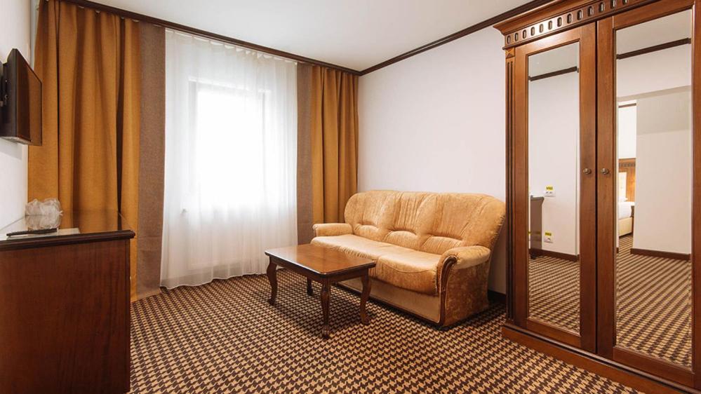 Hotel Alpin Rarau 坎普朗莫道尼斯 外观 照片